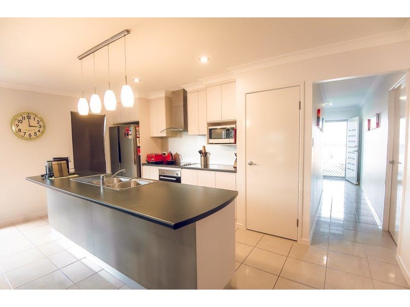 3 Majesty Street, Rural View QLD 4740