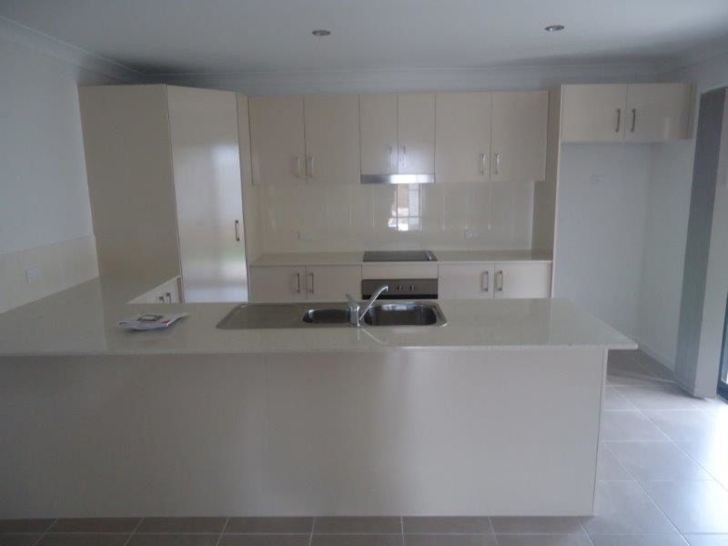 19 Halifax Place, Rural View QLD 4740