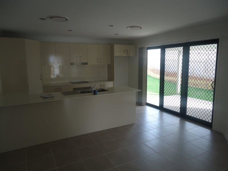 19 Halifax Place, Rural View QLD 4740