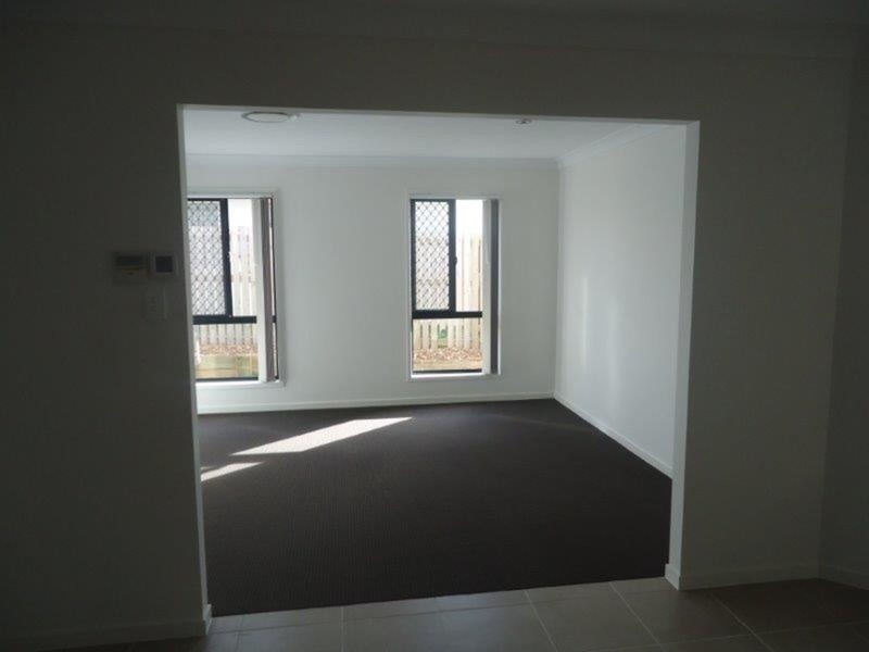 19 Halifax Place, Rural View QLD 4740