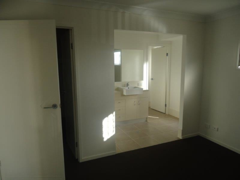 19 Halifax Place, Rural View QLD 4740