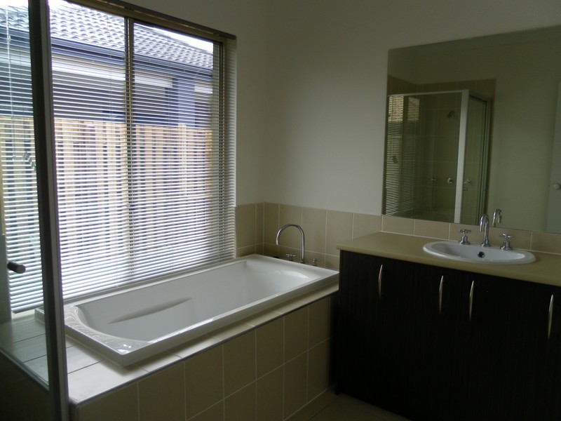 33 Red Cedar Street, Sippy Downs QLD 4556