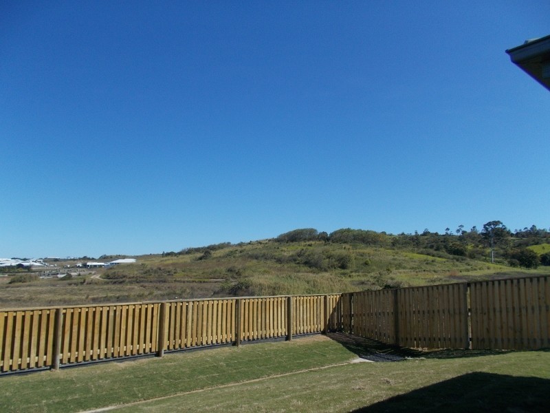 18 Hinkler Court, Rural View QLD 4740