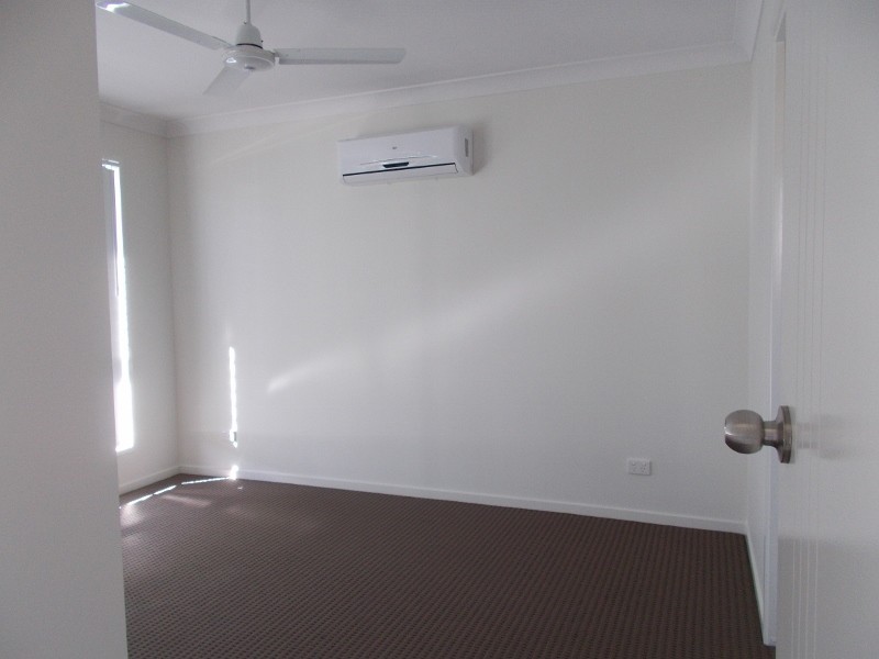 18 Hinkler Court, Rural View QLD 4740