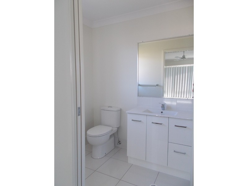 18 Hinkler Court, Rural View QLD 4740