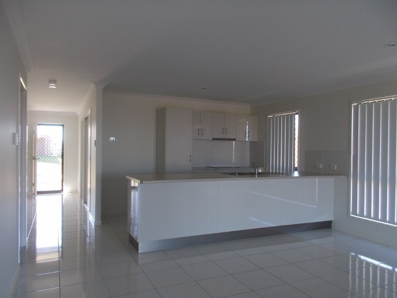 18 Hinkler Court, Rural View QLD 4740