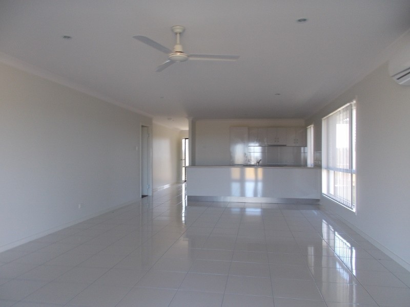 18 Hinkler Court, Rural View QLD 4740