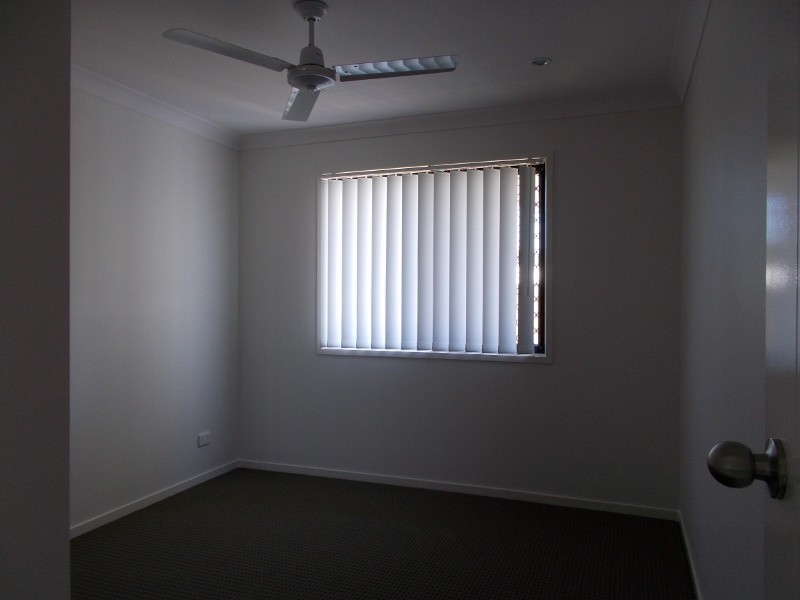 18 Hinkler Court, Rural View QLD 4740