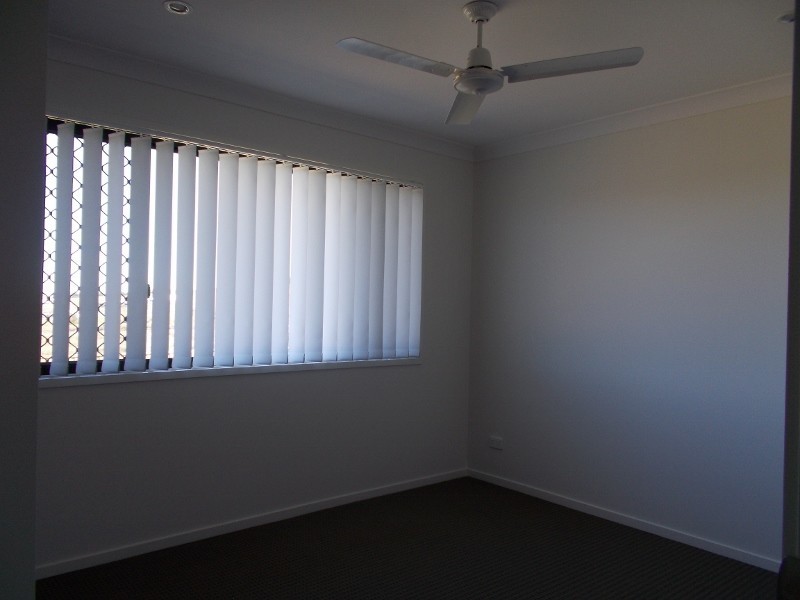 18 Hinkler Court, Rural View QLD 4740