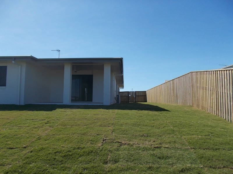 18 Hinkler Court, Rural View QLD 4740