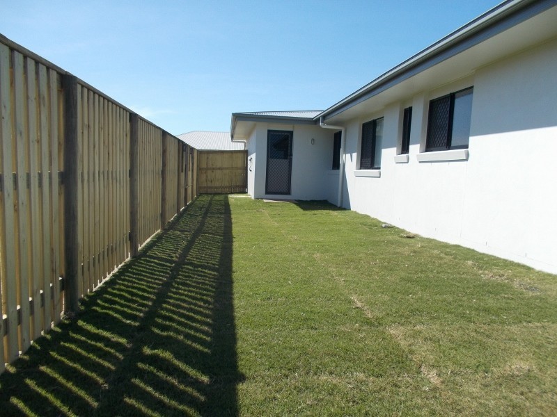 18 Hinkler Court, Rural View QLD 4740