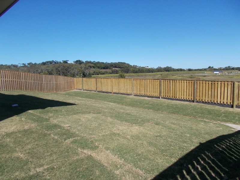 18 Hinkler Court, Rural View QLD 4740