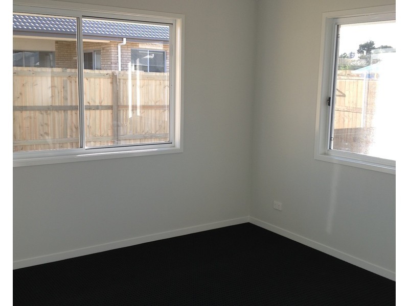 9a Sairs Street, Glass House Mountains QLD 4518