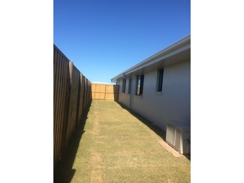 64 Commander Parade, Shoal Point QLD 4750