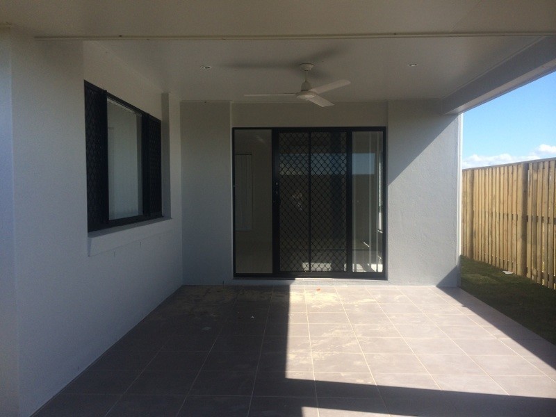 64 Commander Parade, Shoal Point QLD 4750