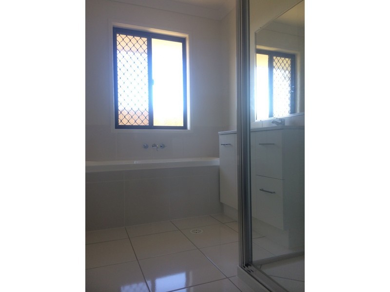 64 Commander Parade, Shoal Point QLD 4750