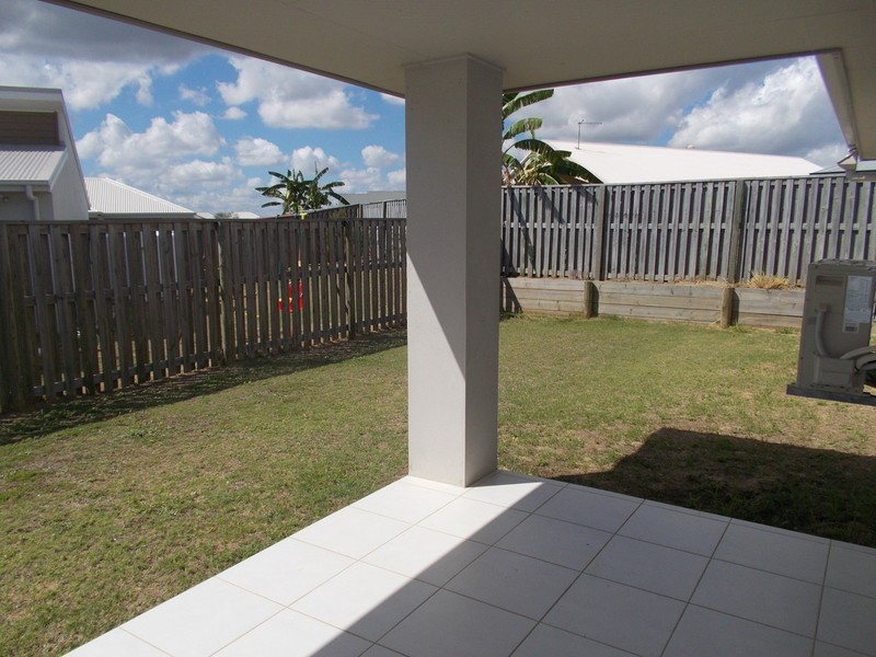 18 Newport Parade, Blacks Beach QLD 4740