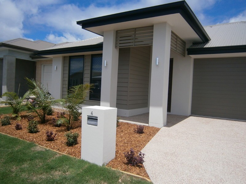 4 Apple Crescent, Caloundra West QLD 4551