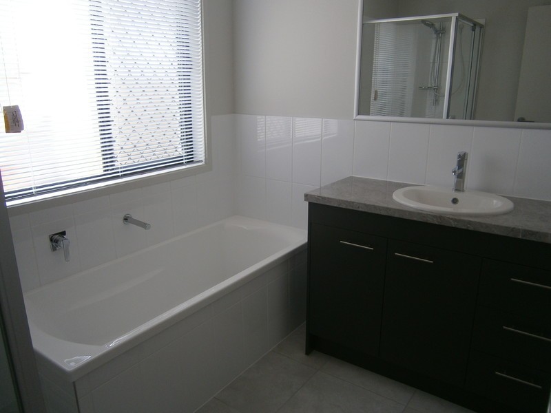 4 Apple Crescent, Caloundra West QLD 4551