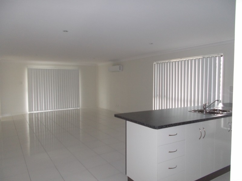 22 Hinkler Court, Rural View QLD 4740