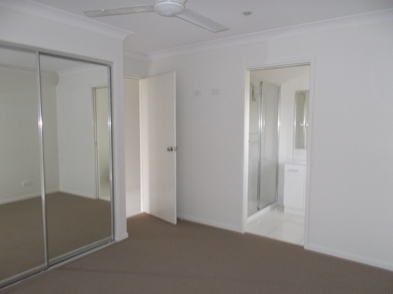 22 Hinkler Court, Rural View QLD 4740