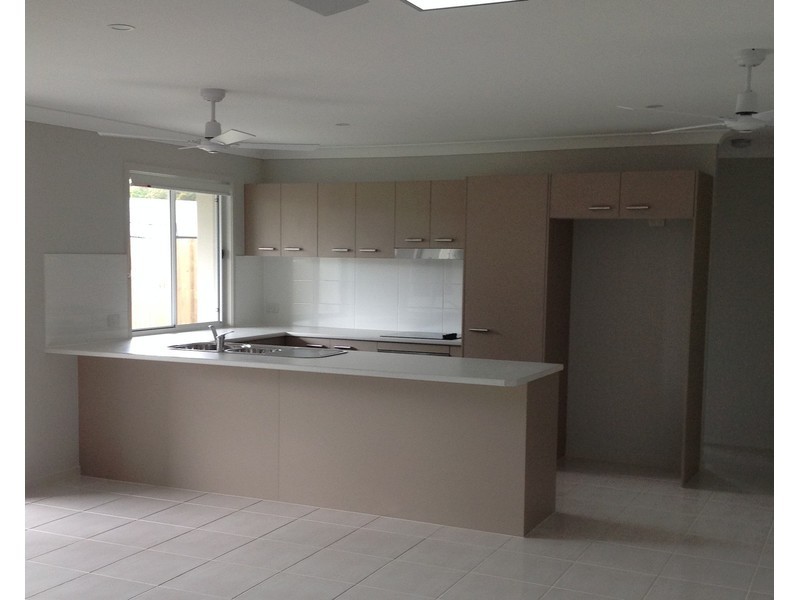 4a Sairs Street, Glass House Mountains QLD 4518