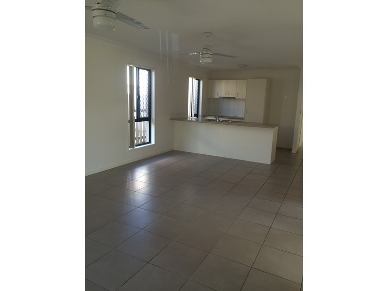 32 Trinity Parade, Blacks Beach QLD 4740