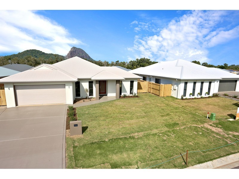 8 Sairs Street, Glass House Mountains QLD 4518