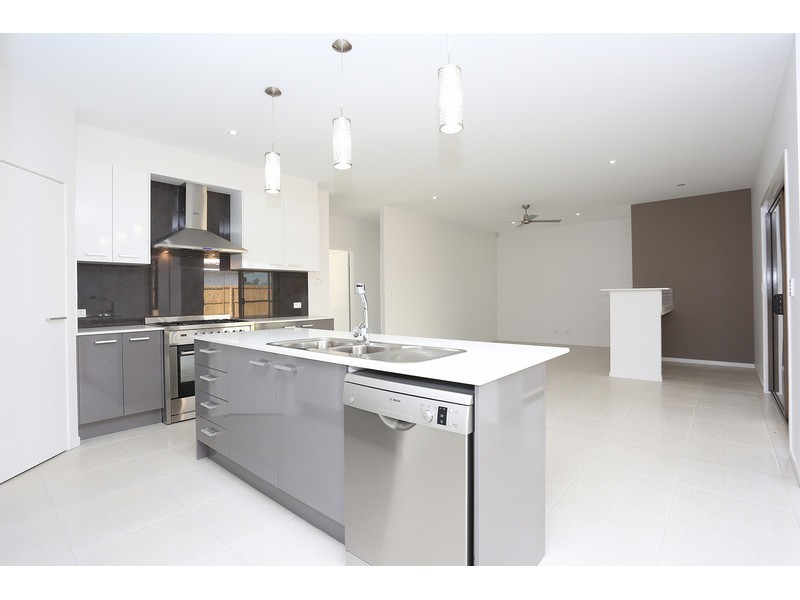 8 Sairs Street, Glass House Mountains QLD 4518