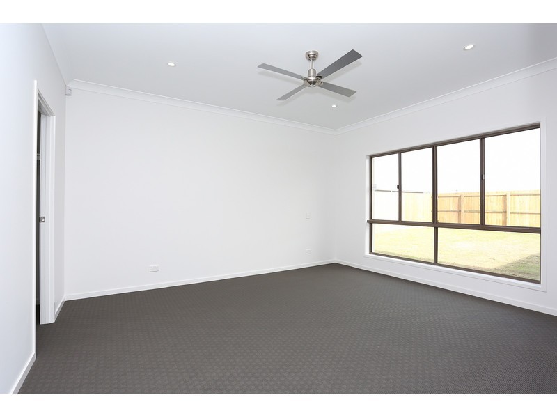 8 Sairs Street, Glass House Mountains QLD 4518