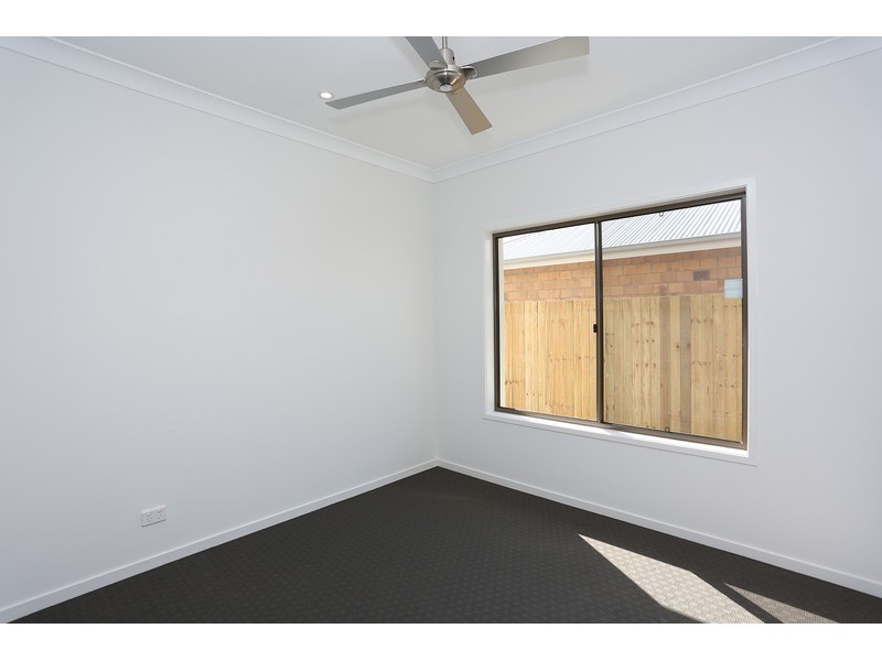 8 Sairs Street, Glass House Mountains QLD 4518