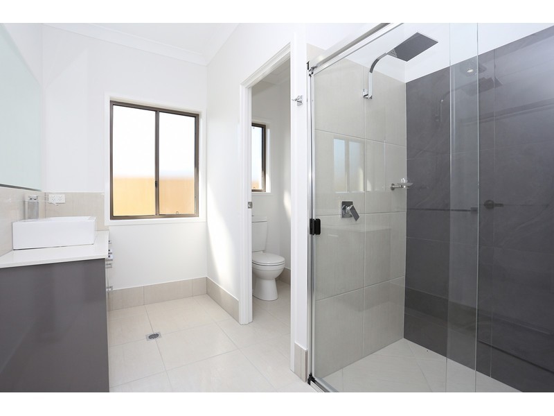 8 Sairs Street, Glass House Mountains QLD 4518