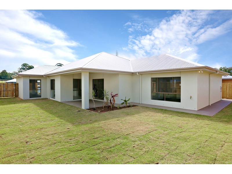 8 Sairs Street, Glass House Mountains QLD 4518