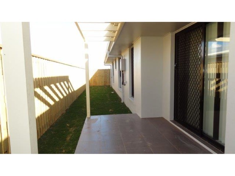 53 Commander Parade, Shoal Point QLD 4750