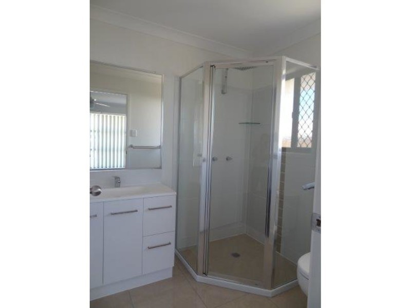 4 Hinkler Court, Rural View QLD 4740