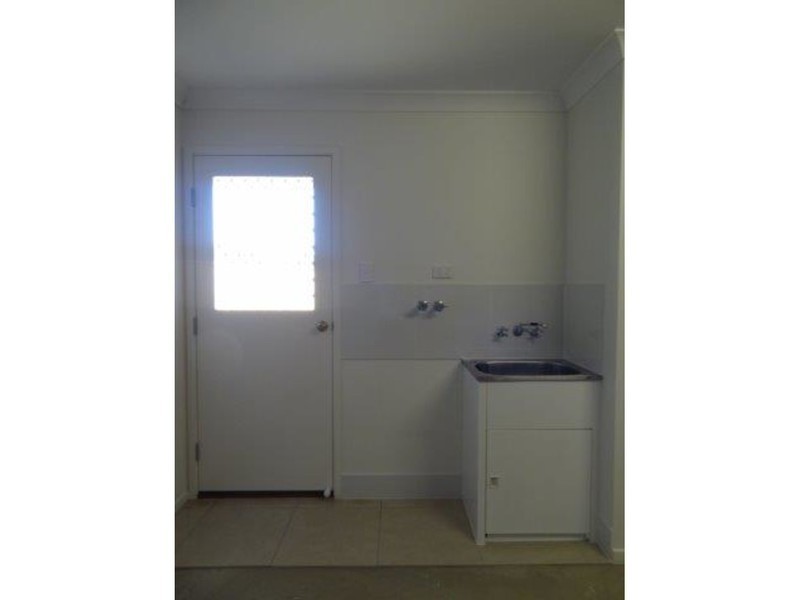 4 Hinkler Court, Rural View QLD 4740