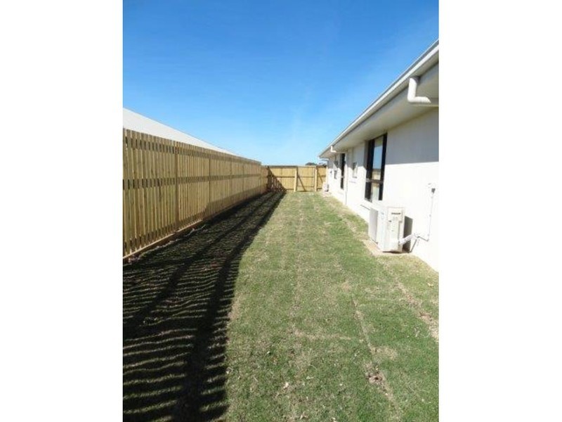 4 Hinkler Court, Rural View QLD 4740
