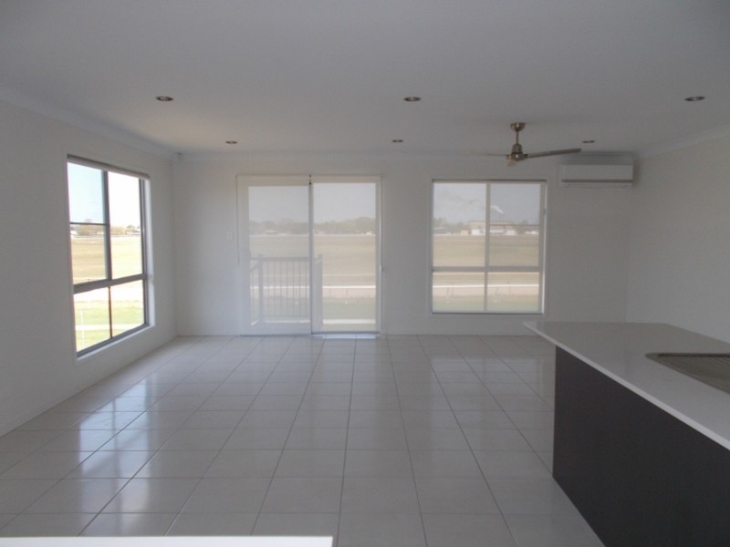 2/47 Makybe Diva Drive, Ooralea QLD 4740