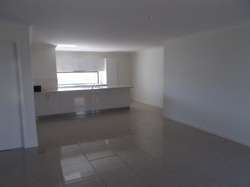 70 Commander Parade, Shoal Point QLD 4750
