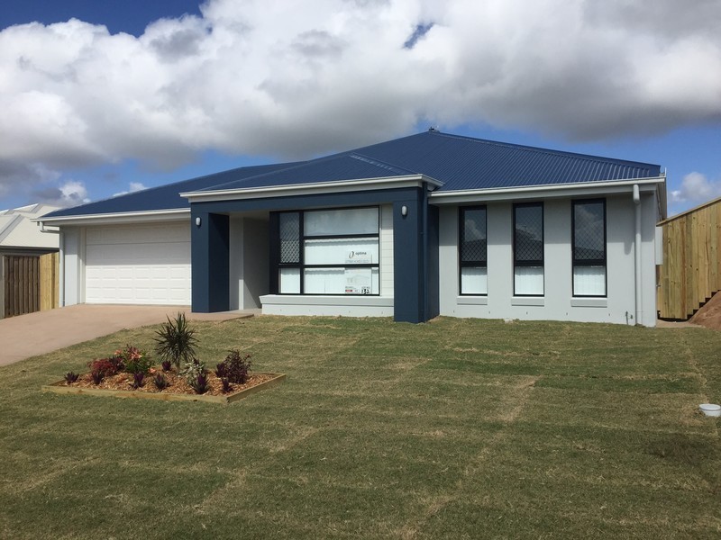 14 Hinkler Court, Rural View QLD 4740