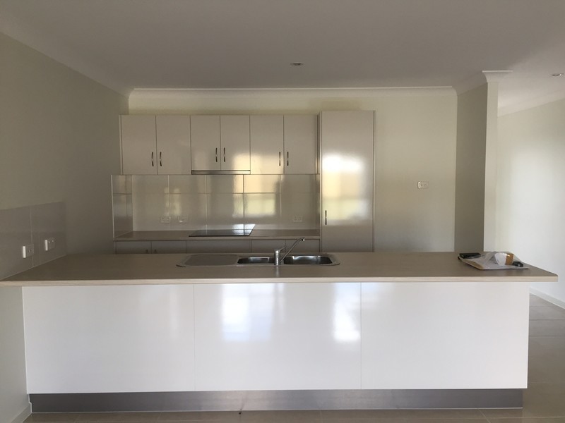 14 Hinkler Court, Rural View QLD 4740