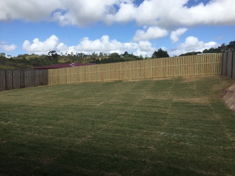 14 Hinkler Court, Rural View QLD 4740