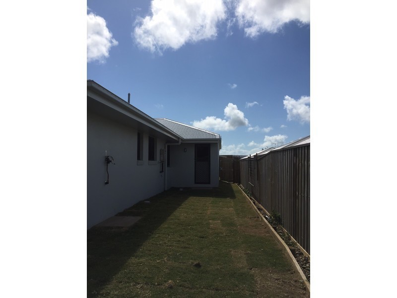 14 Hinkler Court, Rural View QLD 4740