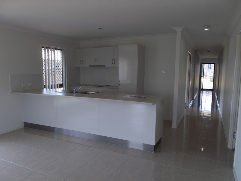 15 Hinkler Court, Rural View QLD 4740