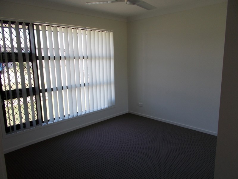 15 Hinkler Court, Rural View QLD 4740