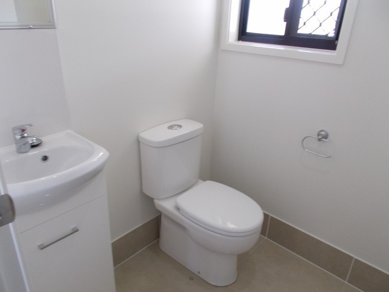 15 Hinkler Court, Rural View QLD 4740