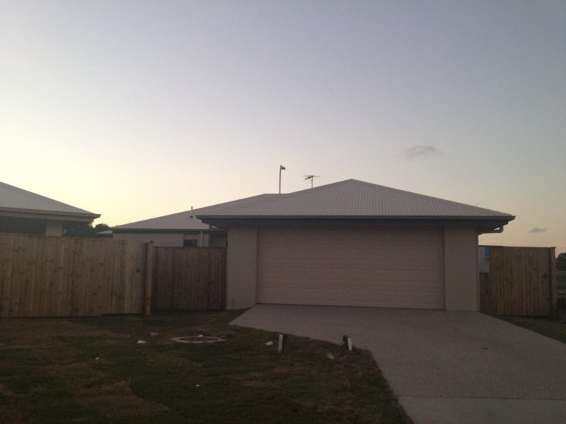 27 Henley Close, Blacks Beach QLD 4740