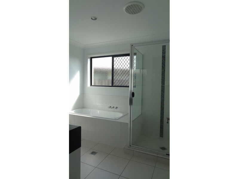 27 Henley Close, Blacks Beach QLD 4740