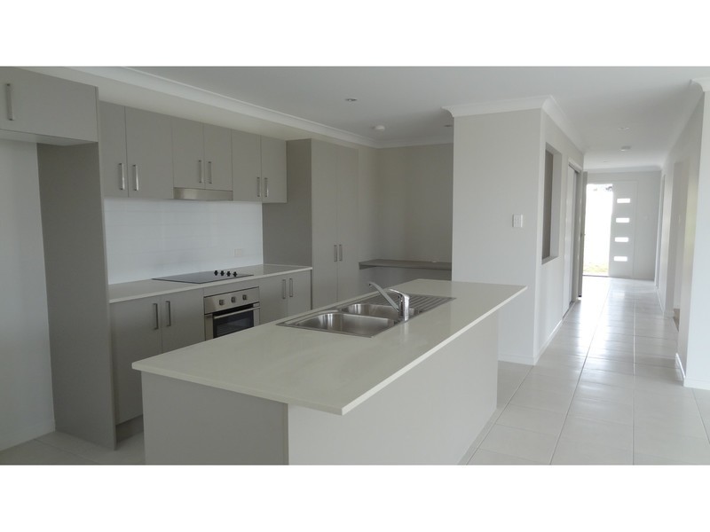 7 Eales Road, Rural View QLD 4740