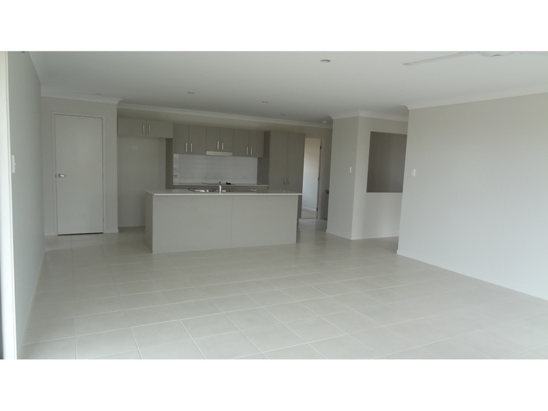 7 Eales Road, Rural View QLD 4740